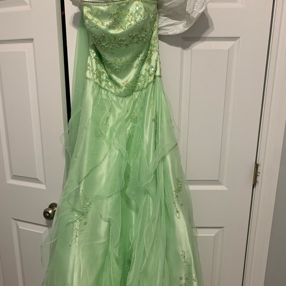 Dresses & Skirts - Floor length homecoming/Prom dress